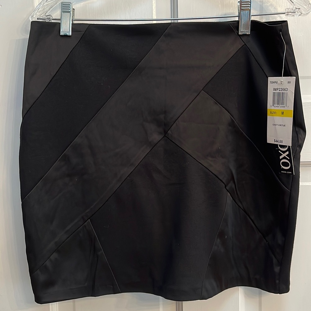 NWT Black skirt with pattern